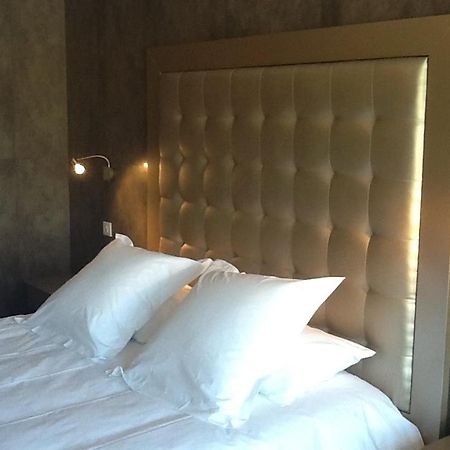 Hotel Les Deux Lions Riez Zimmer foto