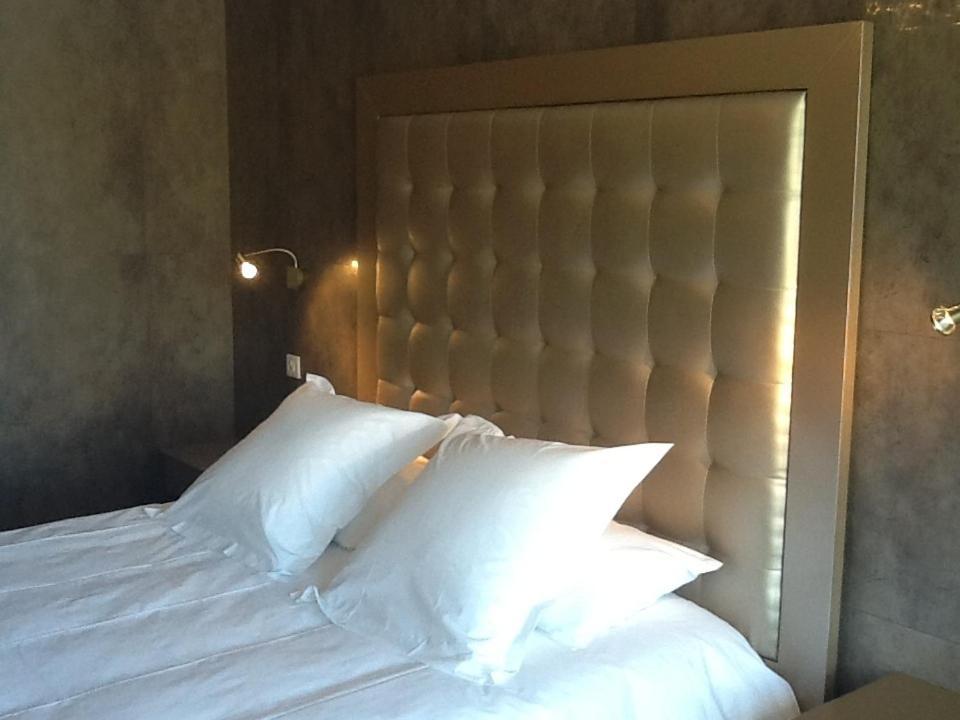 Hotel Les Deux Lions Riez Zimmer foto