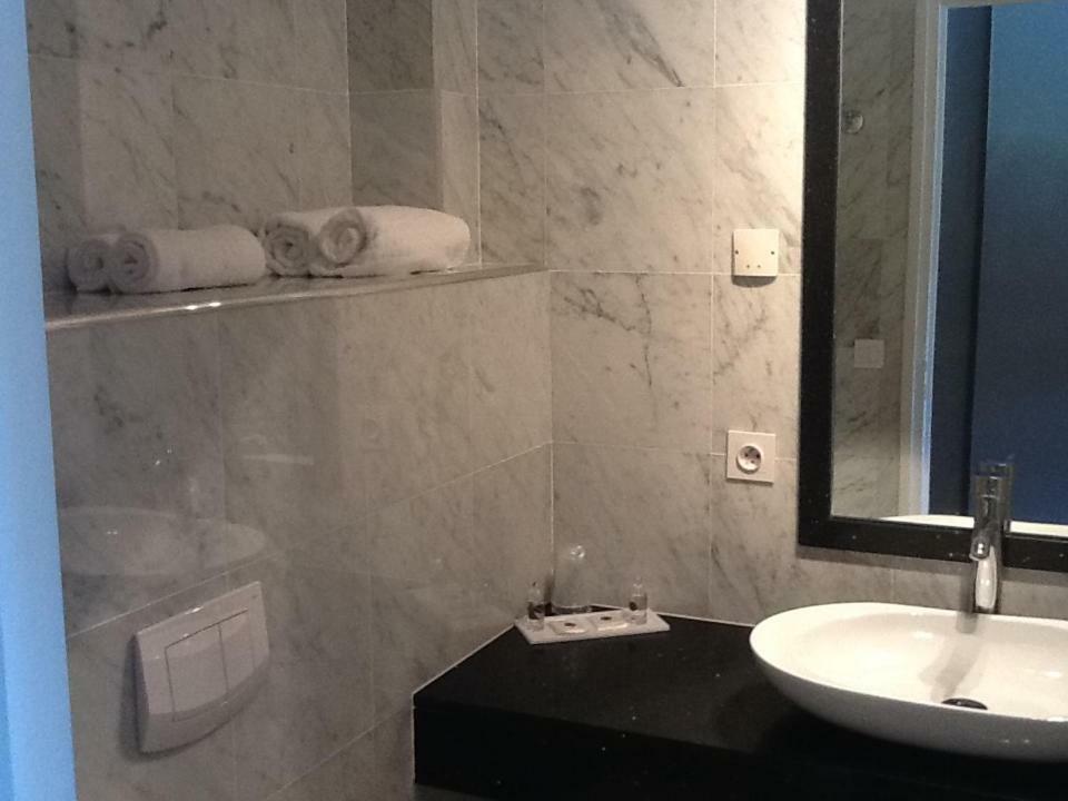 Hotel Les Deux Lions Riez Zimmer foto